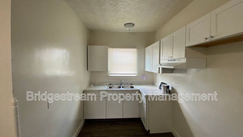 14 Nassau St - Photo 7 of 12