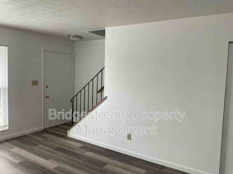 961 Taylorsview Dr - Photo 3 of 22