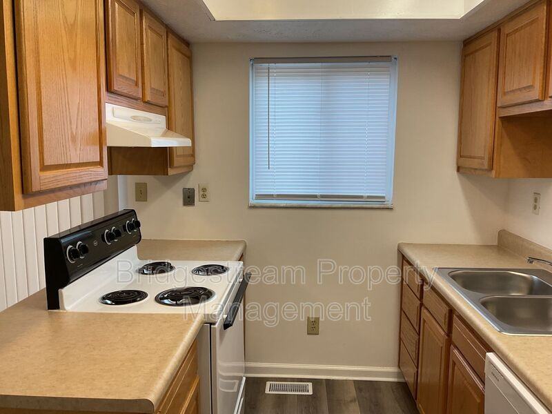 961 Taylorsview Dr - Photo 6 of 22