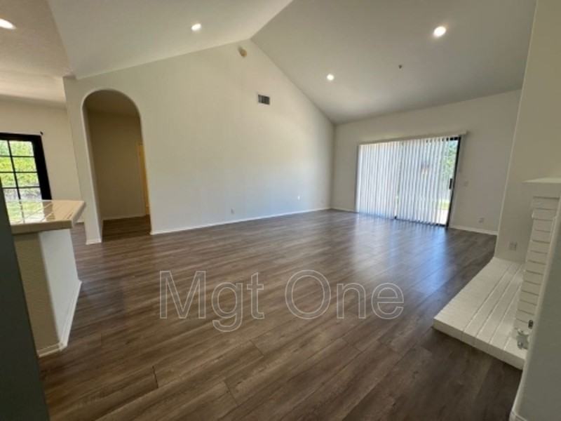 11067 Mountain Crest Dr - Photo 4 of 33