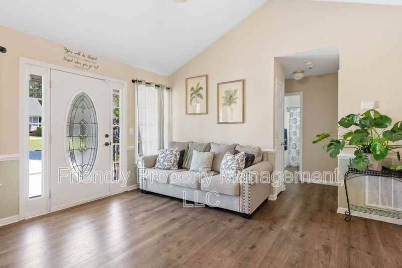 1608 Rogers Pointe Ln - Photo 4 of 25