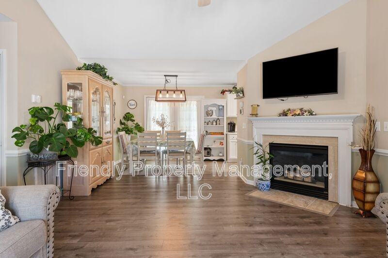 1608 Rogers Pointe Ln - Photo 5 of 25