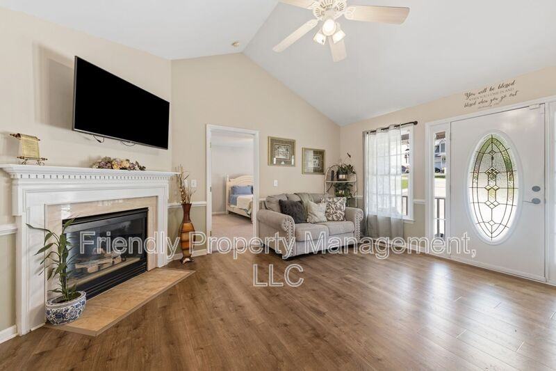 1608 Rogers Pointe Ln - Photo 6 of 25