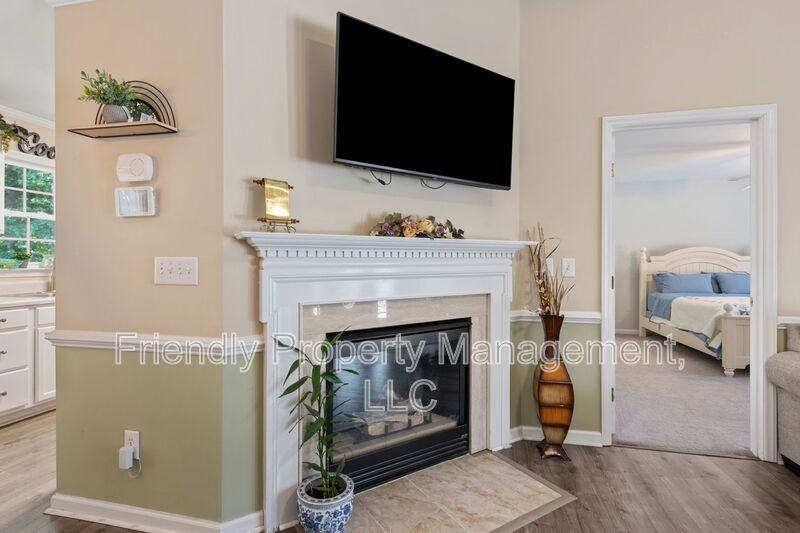 1608 Rogers Pointe Ln - Photo 7 of 25