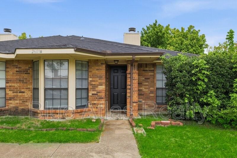 2601 Stanford St - Photo 2 of 18