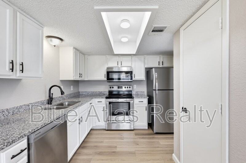 2601 Stanford St - Photo 6 of 18