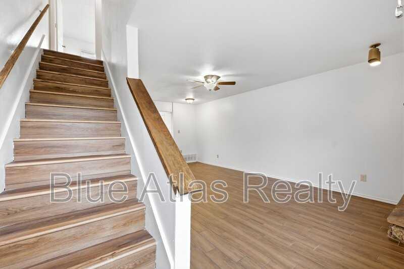 2713 Wimbledon Ct - Photo 3 of 15
