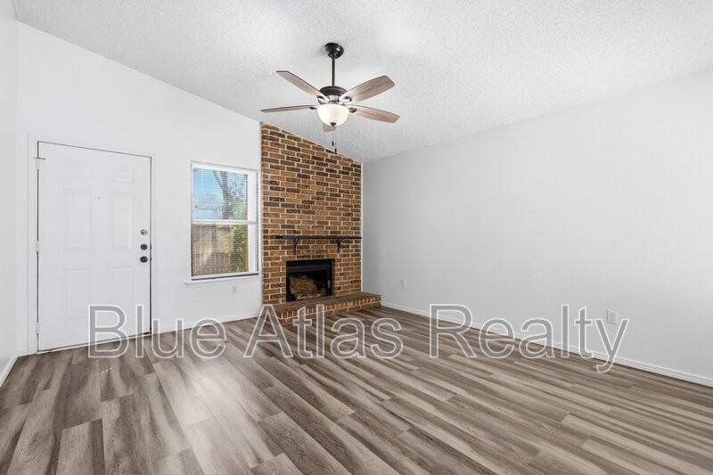 2747 Countryside Ln - Photo 3 of 18
