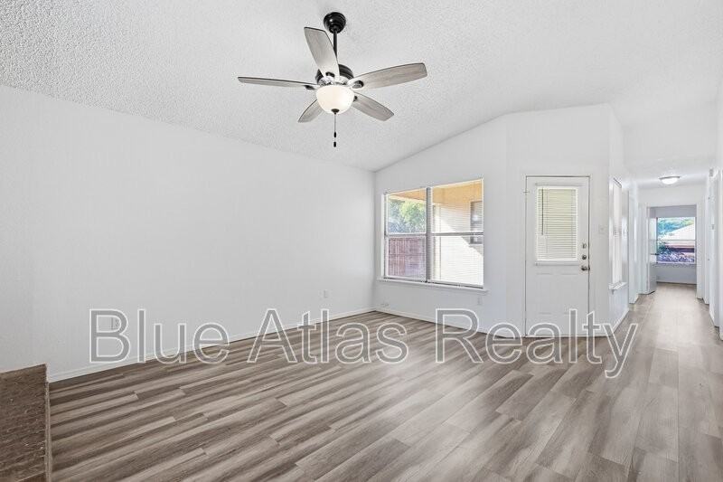 2747 Countryside Ln - Photo 5 of 18