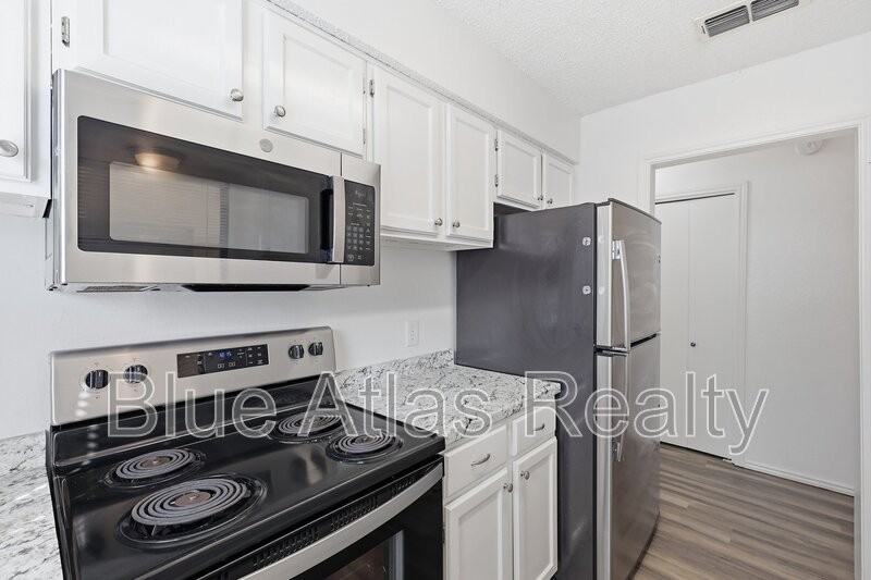 2747 Countryside Ln - Photo 6 of 18