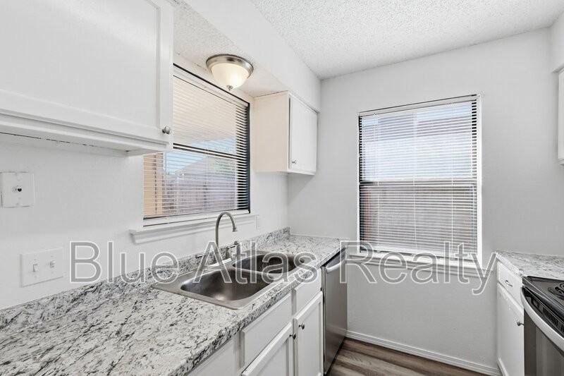 2747 Countryside Ln - Photo 7 of 18