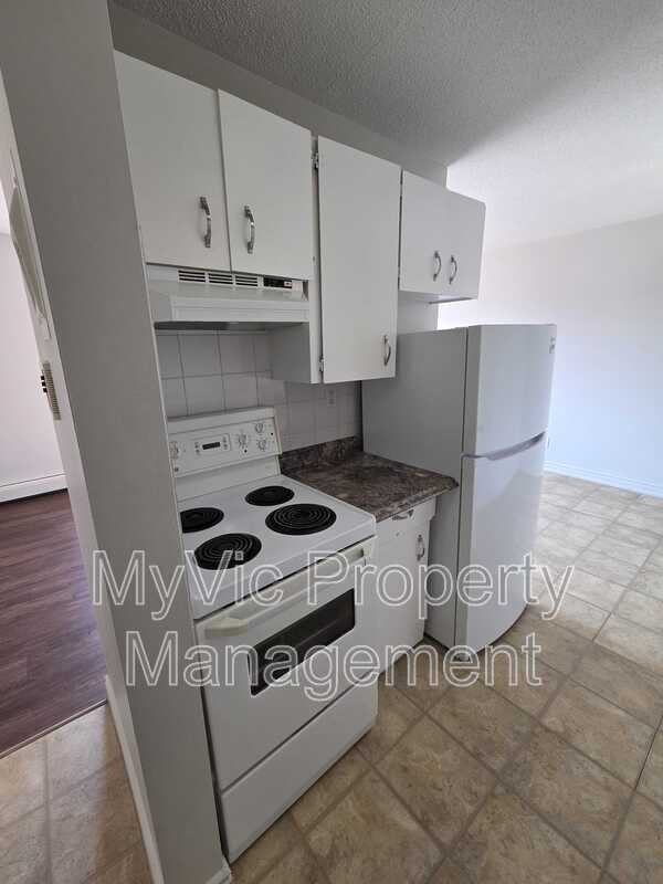 10045 83 Ave Nw - Photo 2 of 11
