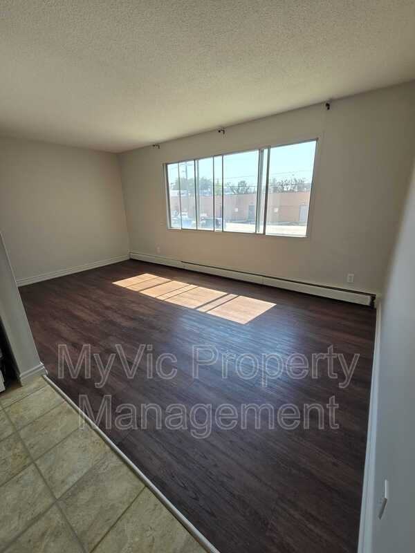 10045 83 Ave Nw - Photo 6 of 11