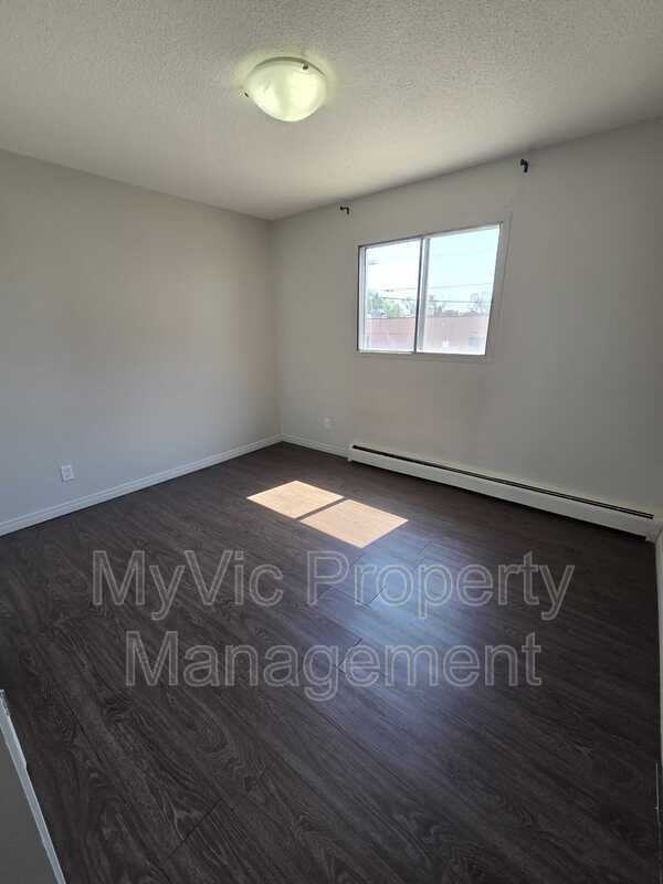 10045 83 Ave Nw - Photo 7 of 11