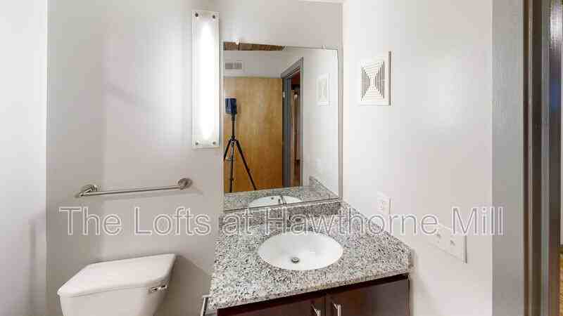 1101 Hawthorne Ln #229 - Photo 5 of 9