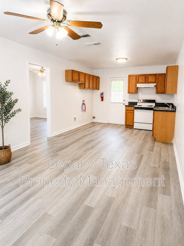 705 Miracle Ln #D - Photo 3 of 16
