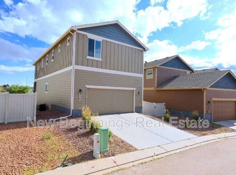 2562 Ellingwood Dr - Photo 3 of 36