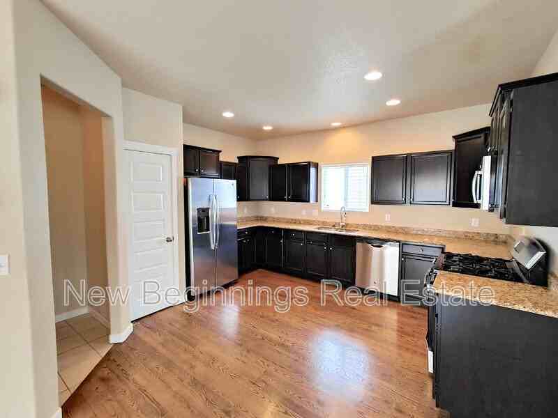 2562 Ellingwood Dr - Photo 7 of 36
