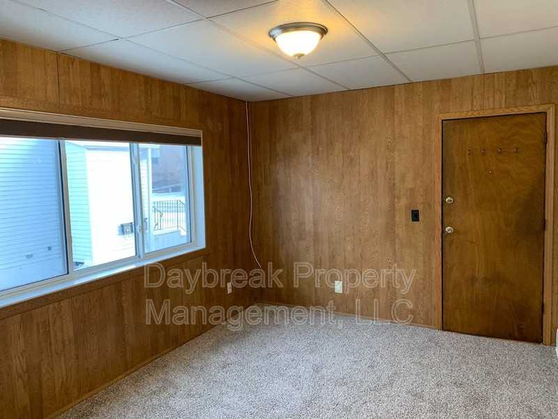 1121 2nd Ave S - Photo 3 of 12