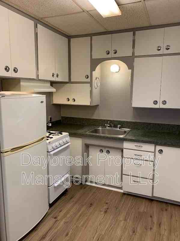 1121 2nd Ave S - Photo 4 of 12