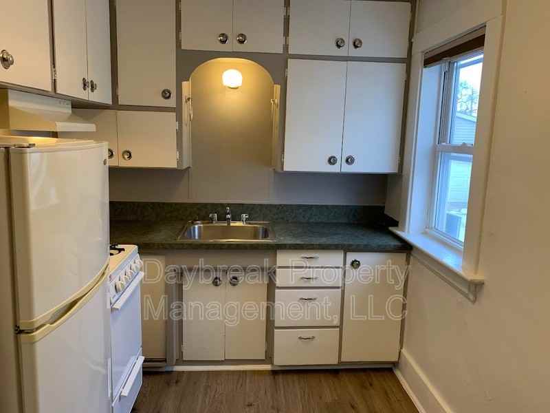 1121 2nd Ave S - Photo 5 of 12
