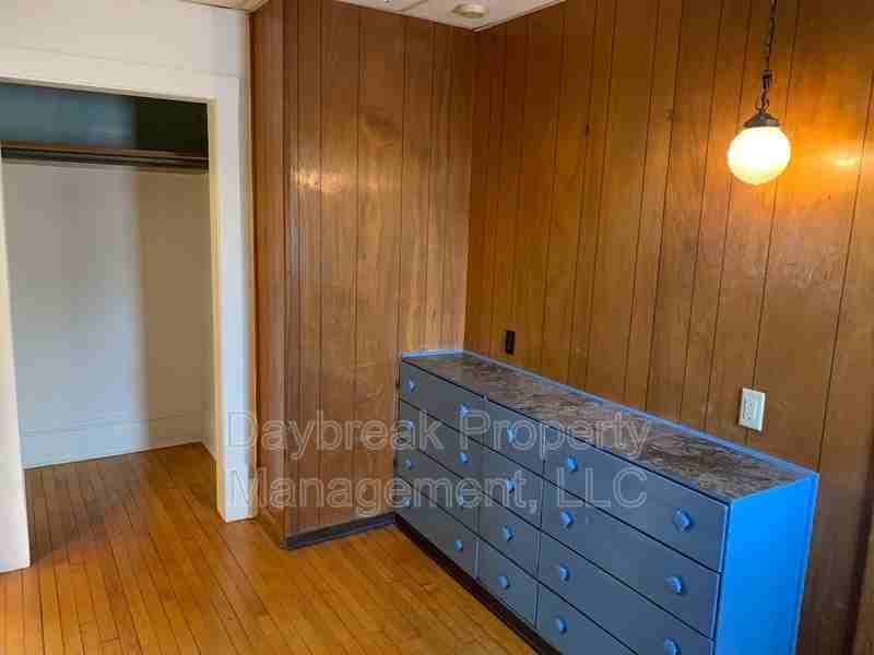 1121 2nd Ave S - Photo 6 of 12
