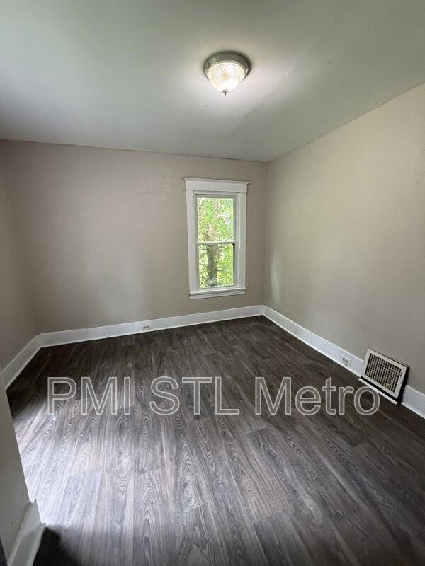 7212 Eunice Ave - Photo 4 of 14