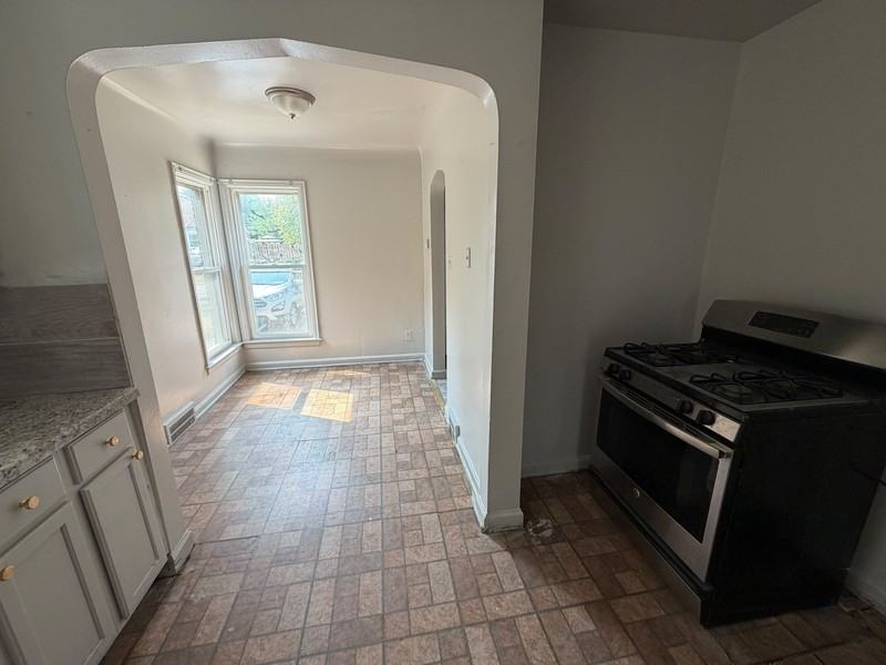 15819 Eastwood St - Photo 3 of 10