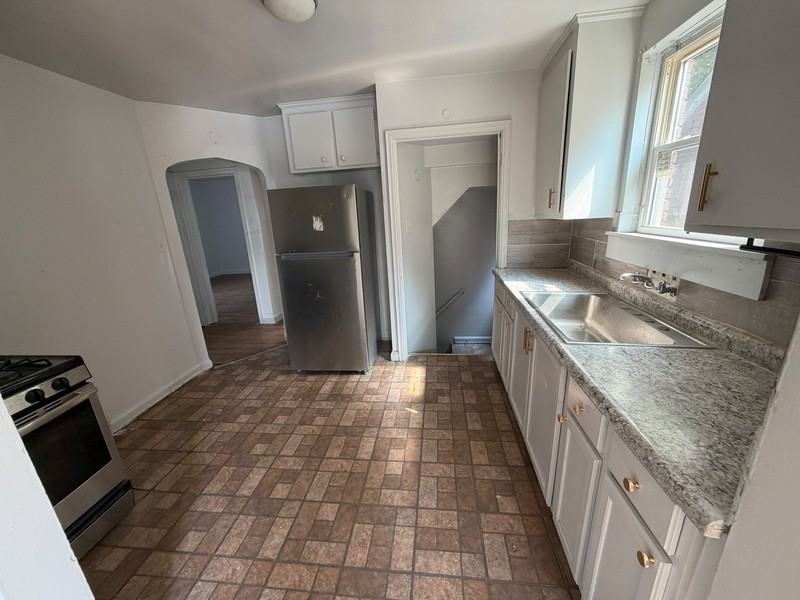 15819 Eastwood St - Photo 4 of 10
