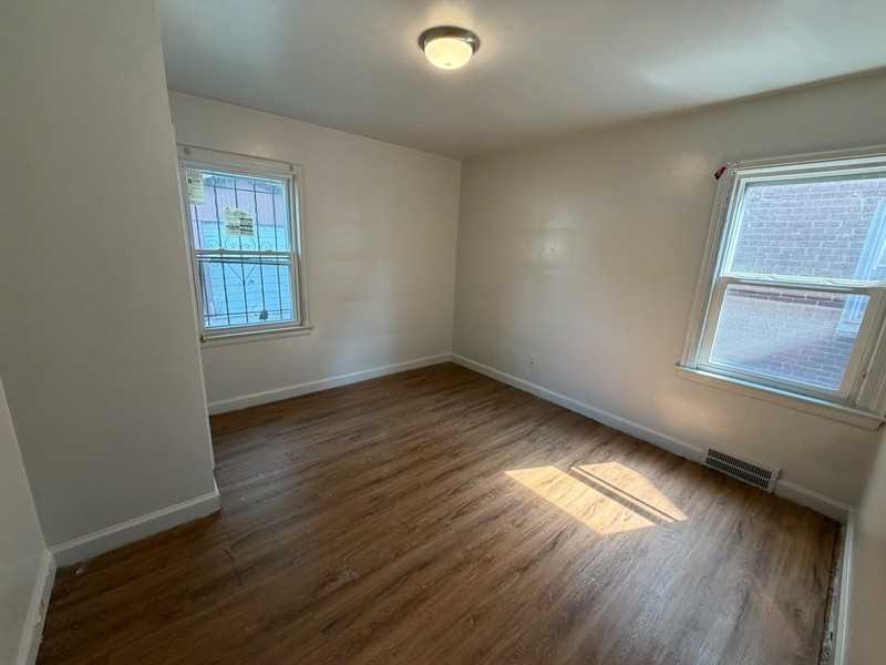 15819 Eastwood St - Photo 6 of 10