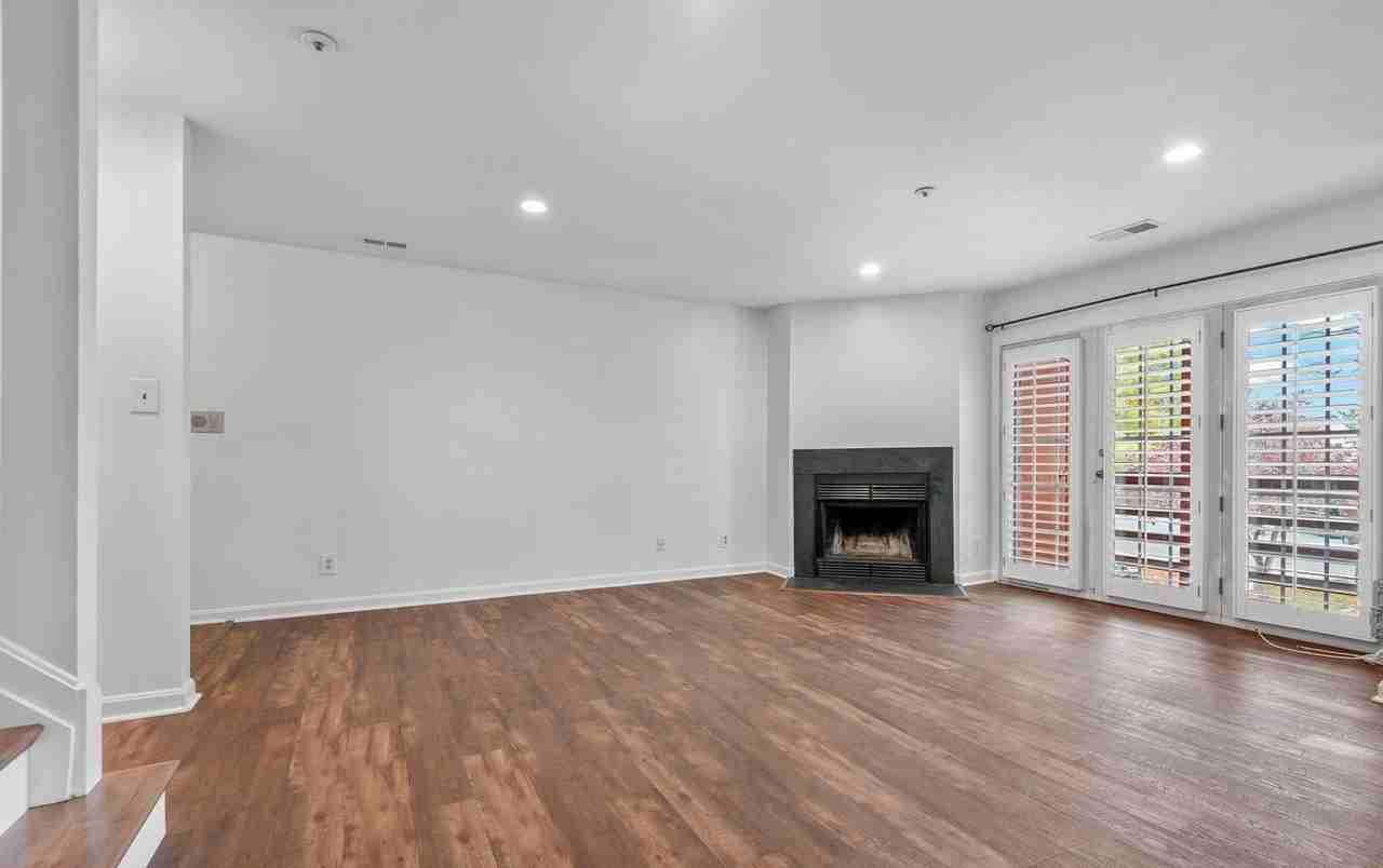 4942 Columbia Rd - Photo 3 of 33