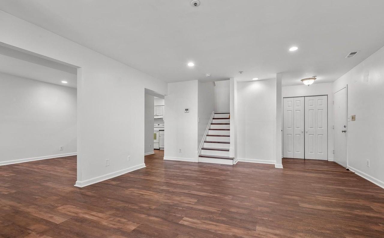 4942 Columbia Rd - Photo 5 of 33