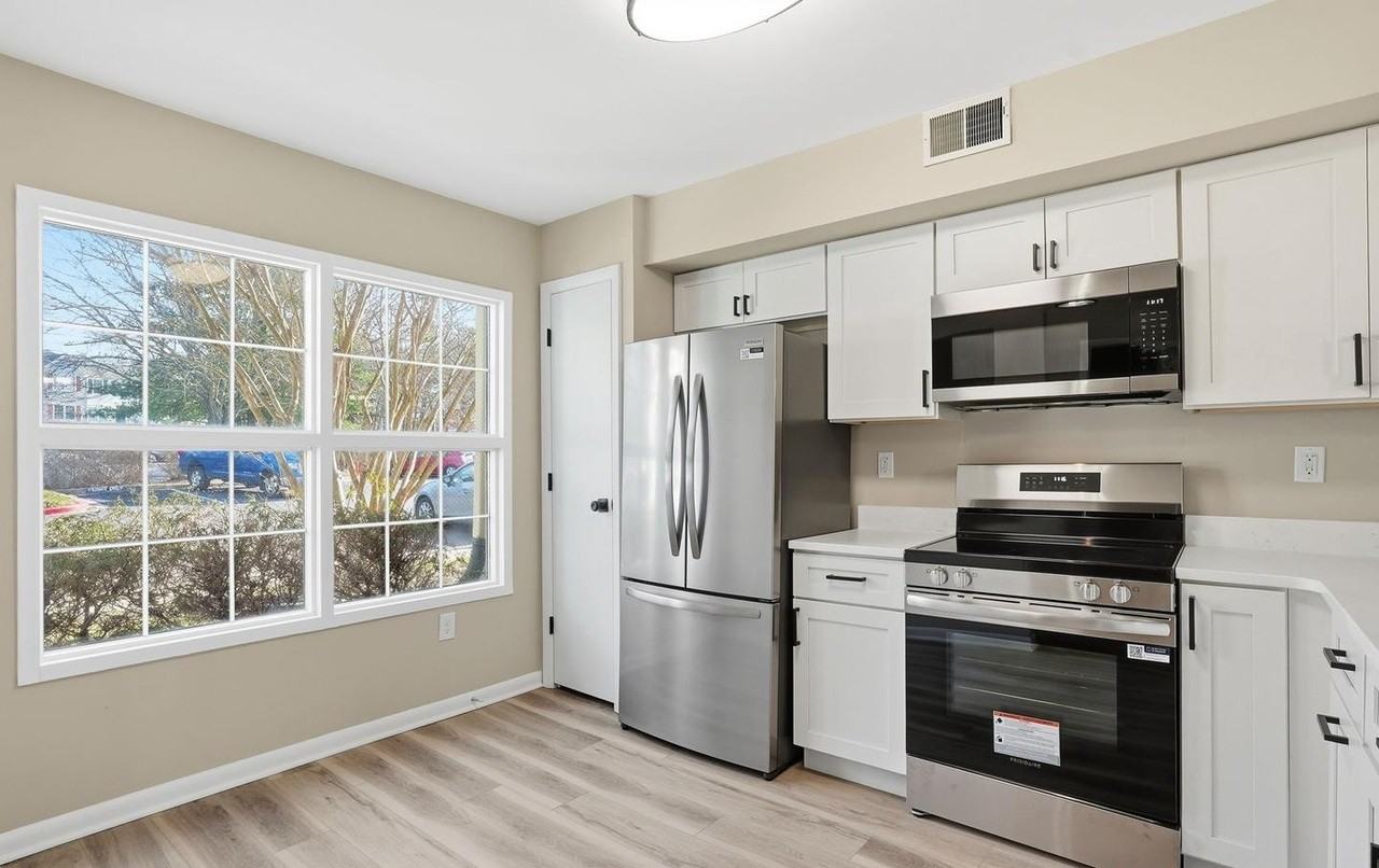 10 Sandstone Ct - Photo 4 of 22