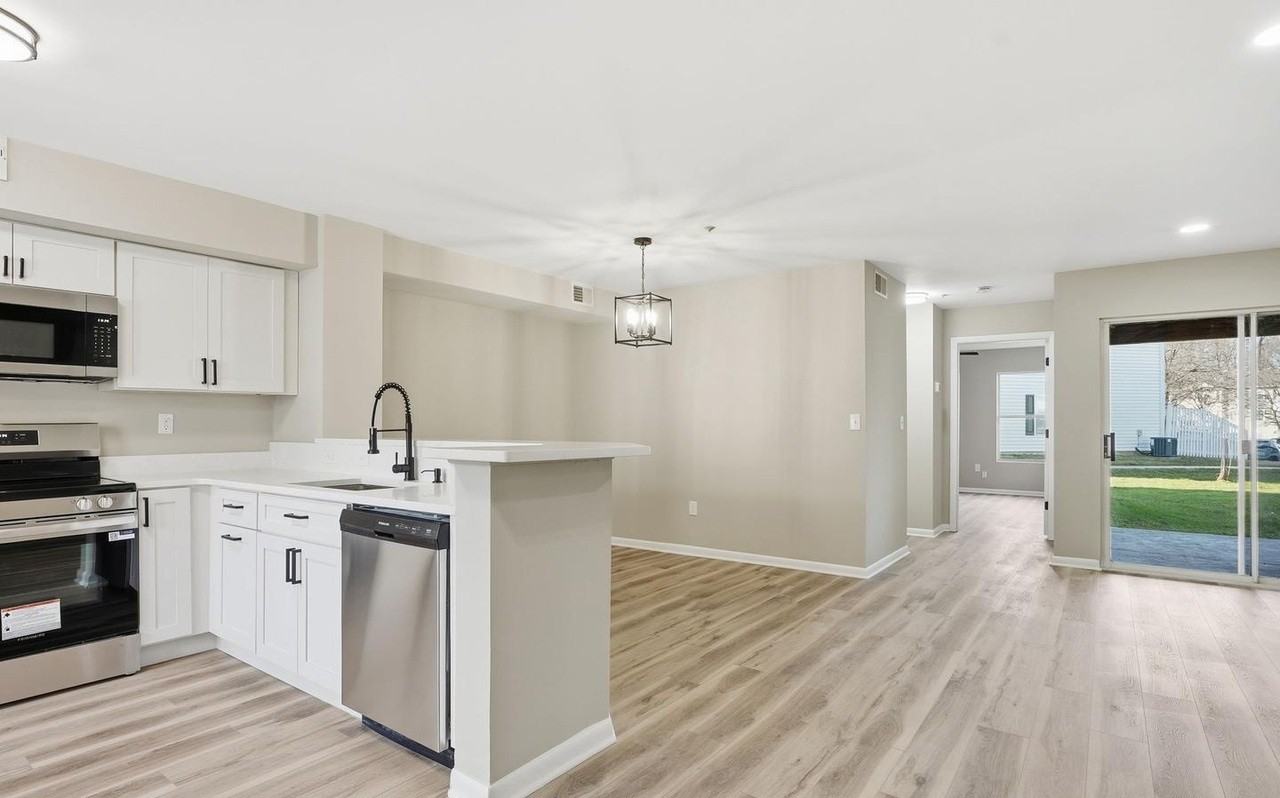 10 Sandstone Ct - Photo 7 of 22