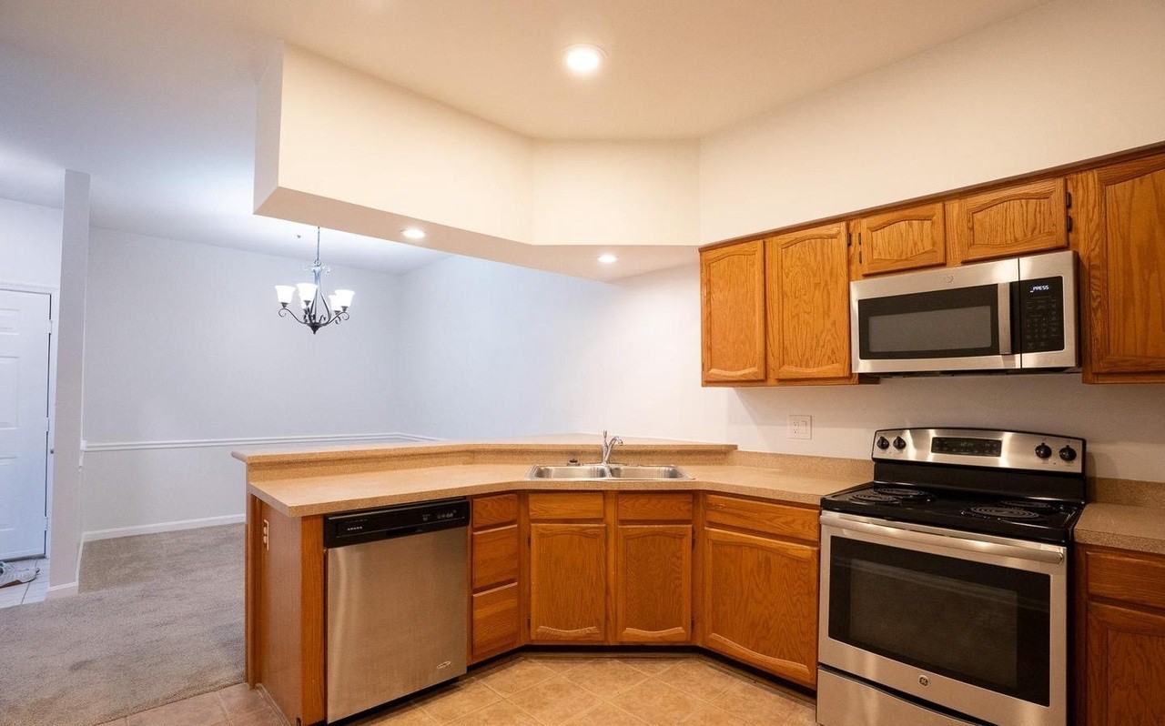 2707 Summerview Way - Photo 4 of 22