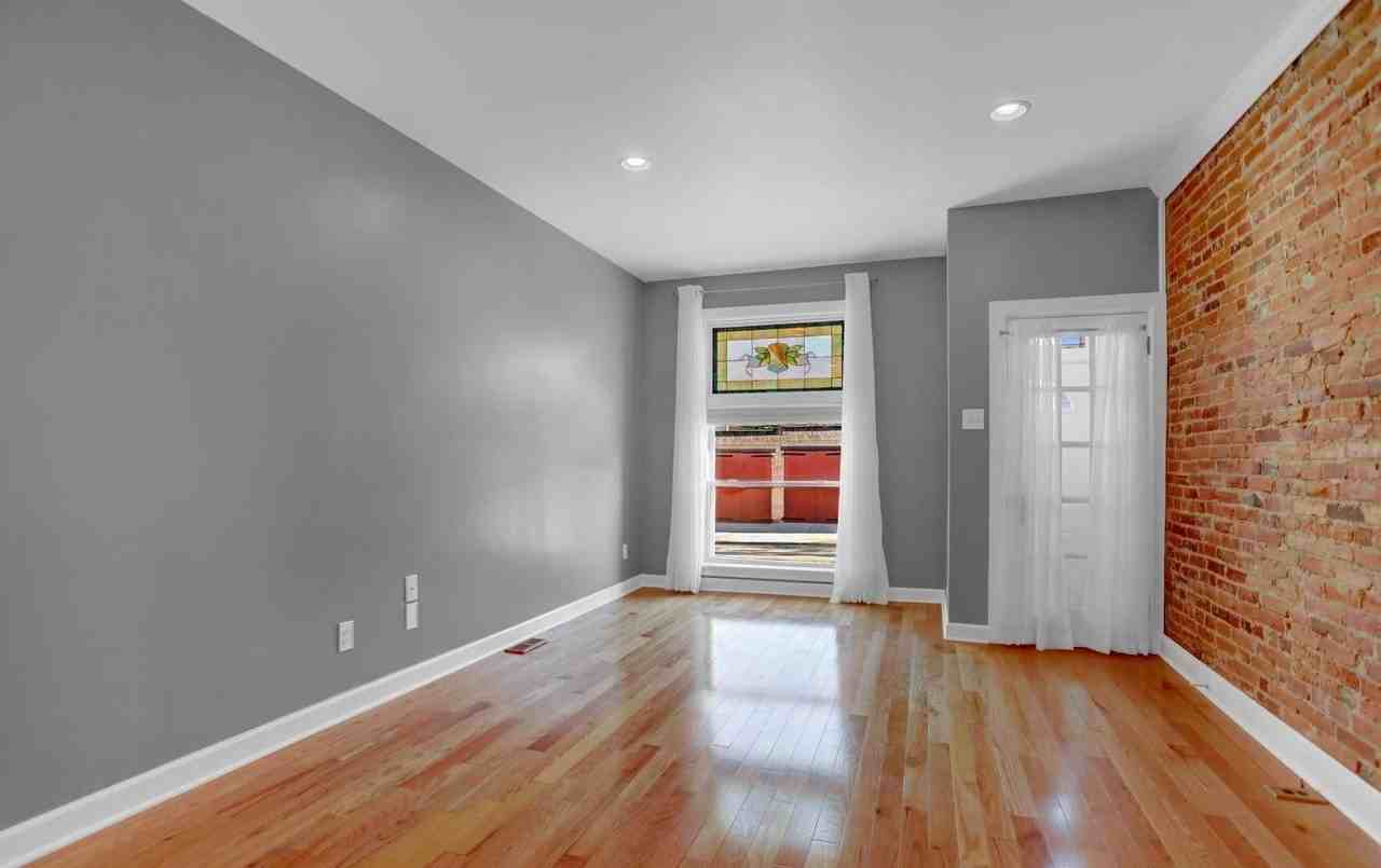 630 S Ellwood Ave - Photo 4 of 30