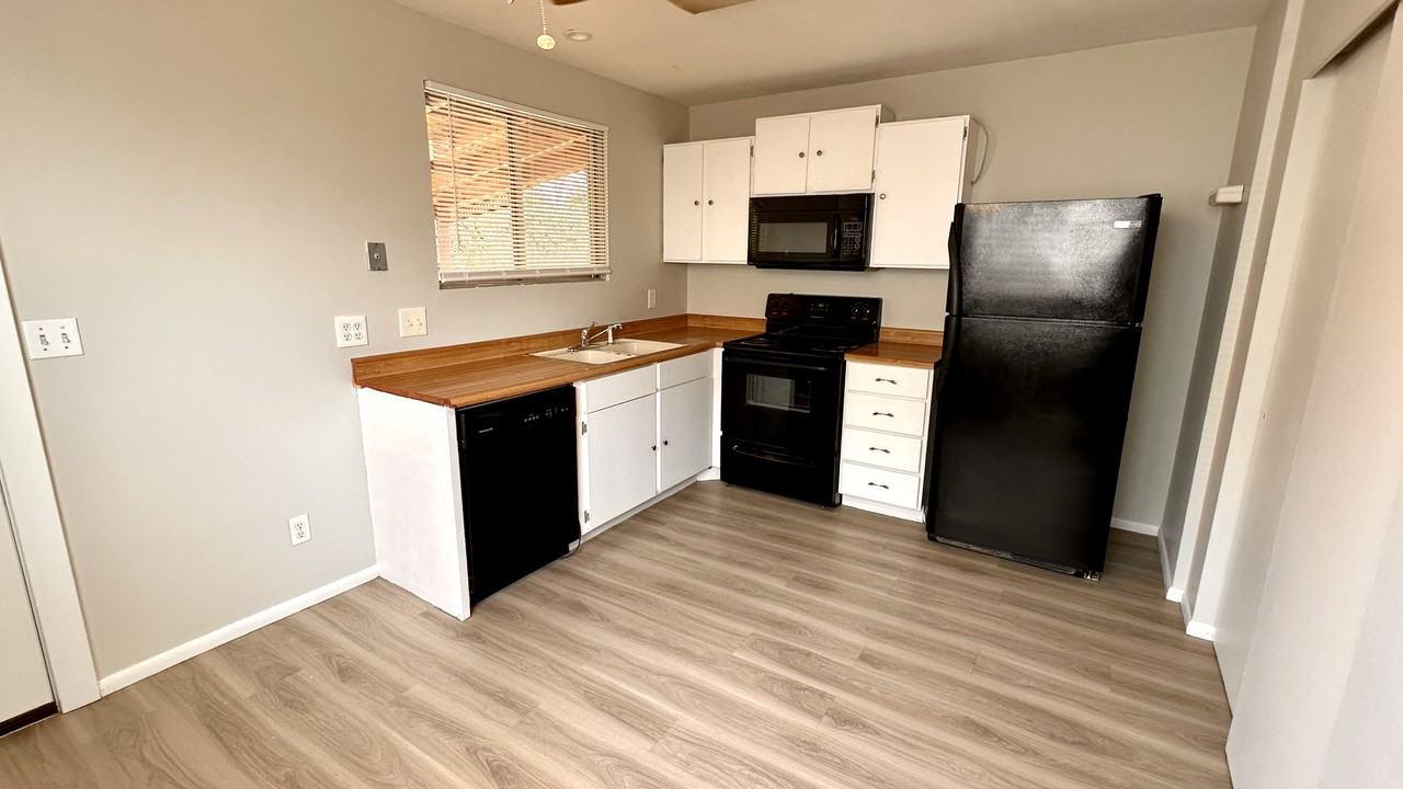 1537 W Ponderosa Ln - Photo 2 of 18