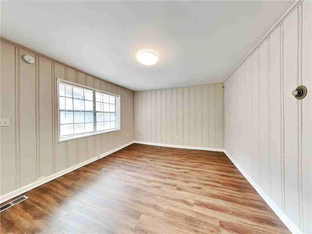 199 Howard St Ne #2 - Photo 3 of 13