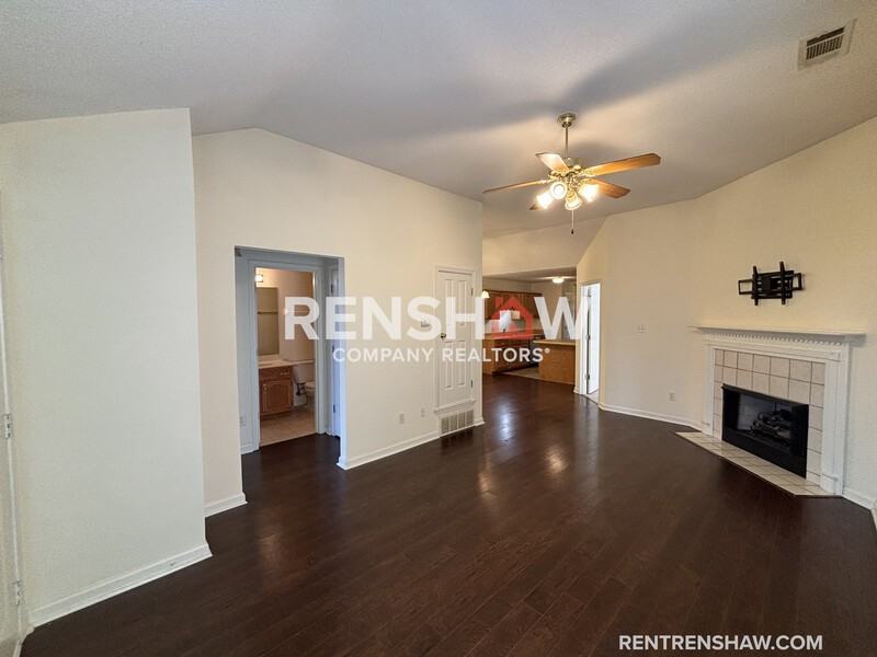 6893 Century Oaks Dr - Photo 2 of 18