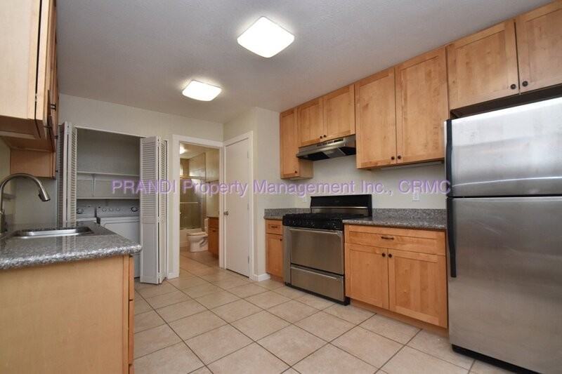 111 Chester Ave #B - Photo 2 of 8