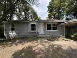 featured image of 5724 N Frankfort Ave