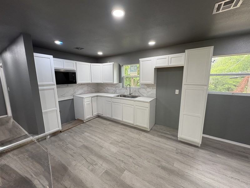 5724 N Frankfort Ave - Photo 2 of 8