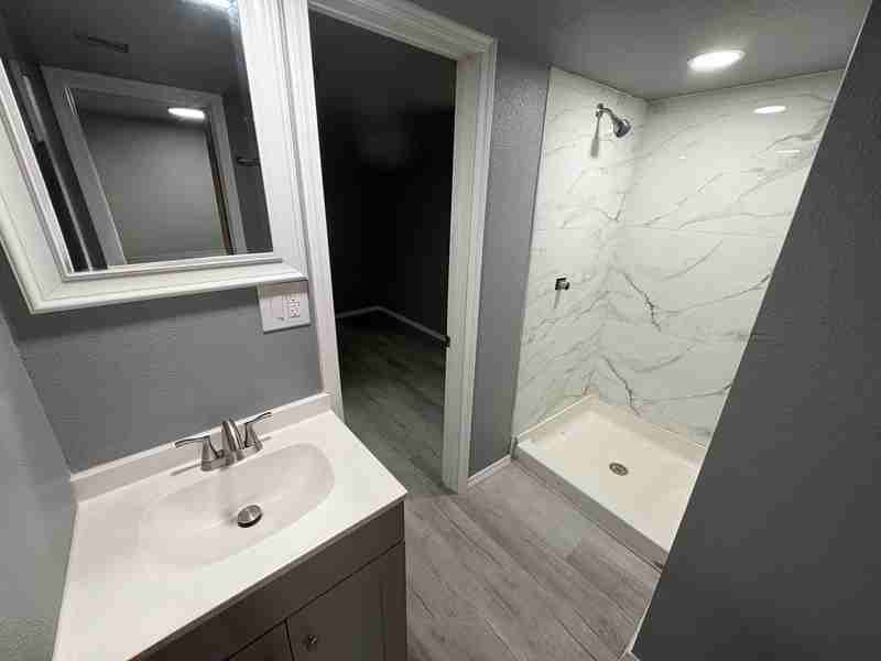 5724 N Frankfort Ave - Photo 6 of 8