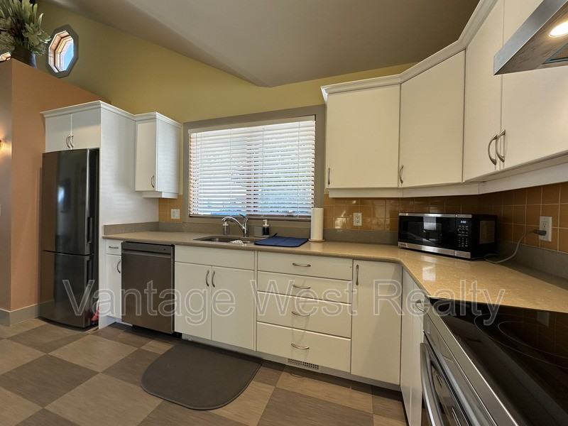 690 Kingsway - Photo 7 of 20