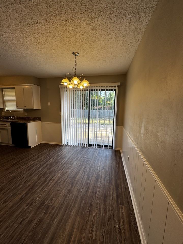 8305 Nw 36th St - Photo 5 of 17