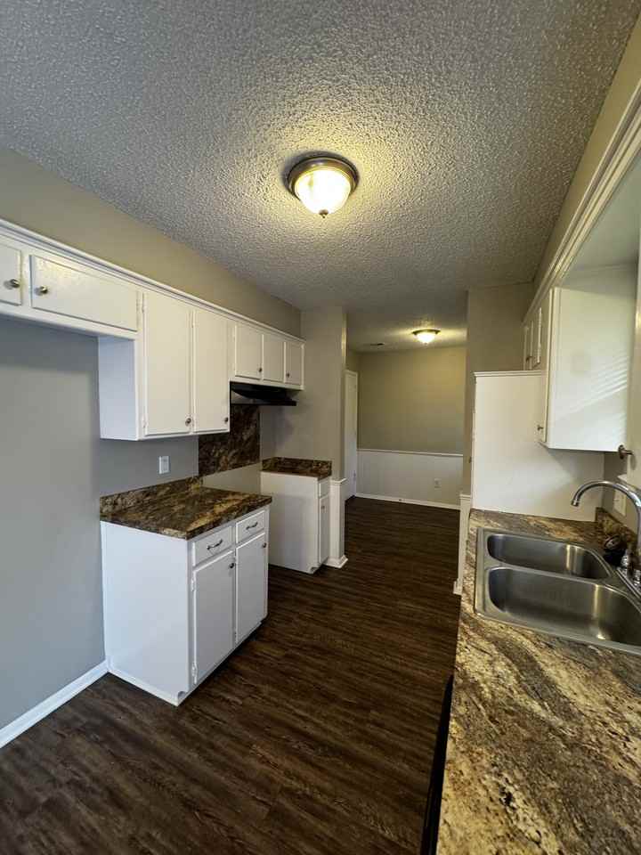 8305 Nw 36th St - Photo 7 of 17