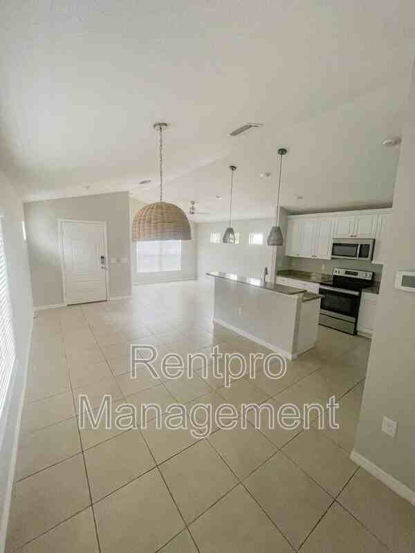 3872 Shimmering Oaks Dr - Photo 2 of 22