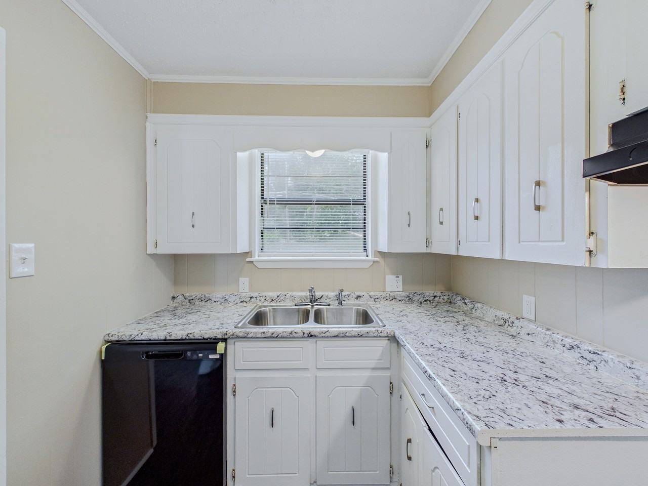 37 Saint John St - Photo 7 of 14