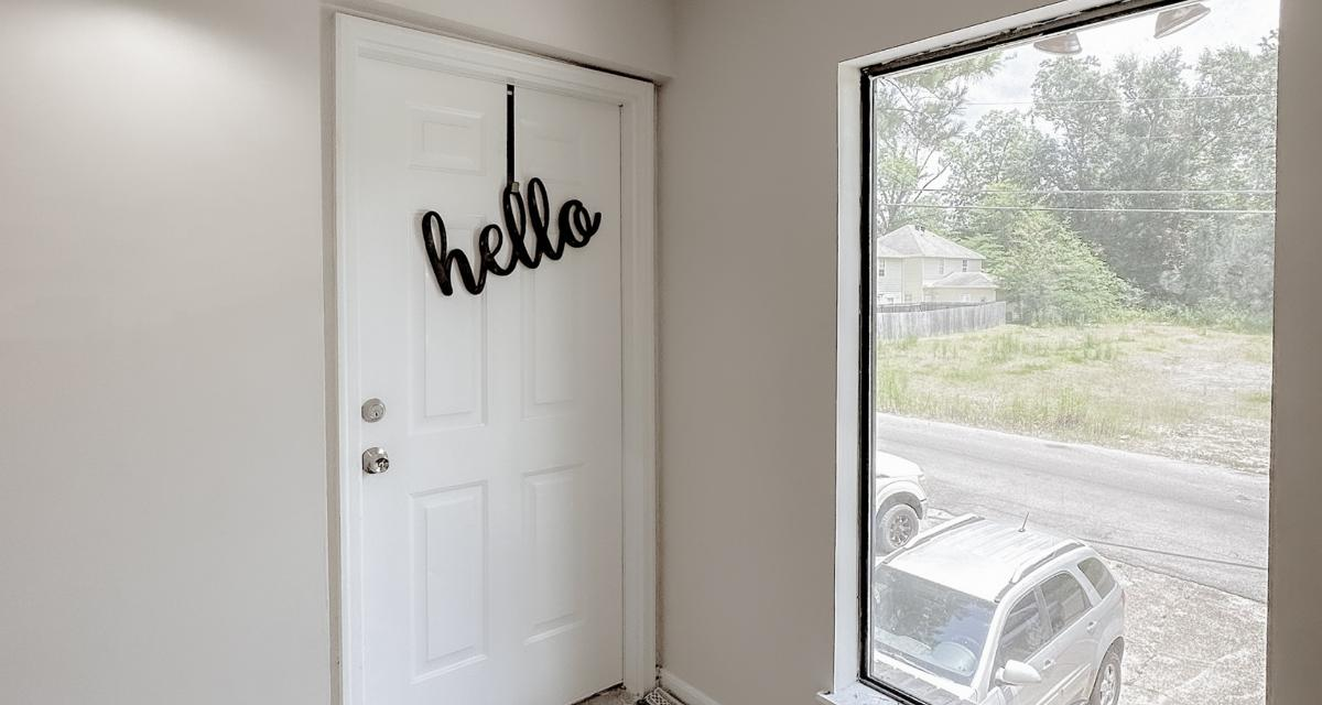 406 N 39Th Ave - Photo 3 of 18