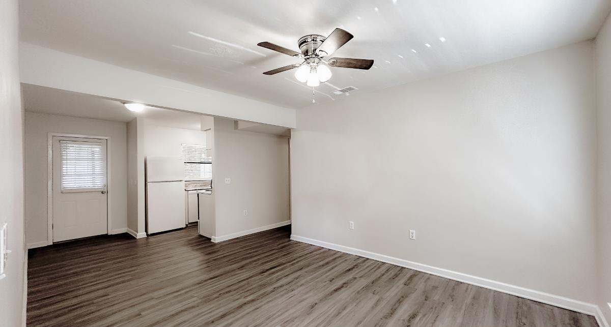 406 N 39Th Ave - Photo 4 of 18